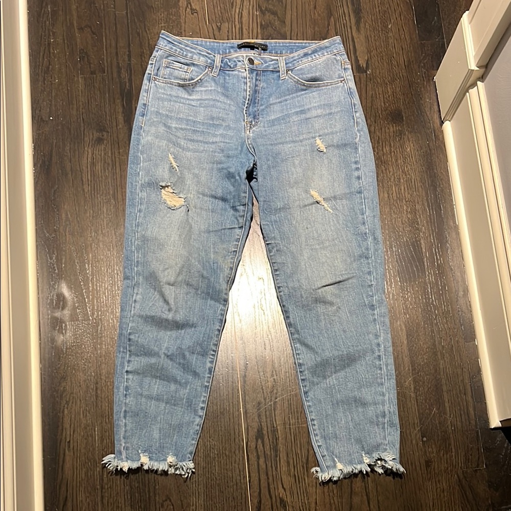 Distressed Light Cropped Blue Jeans